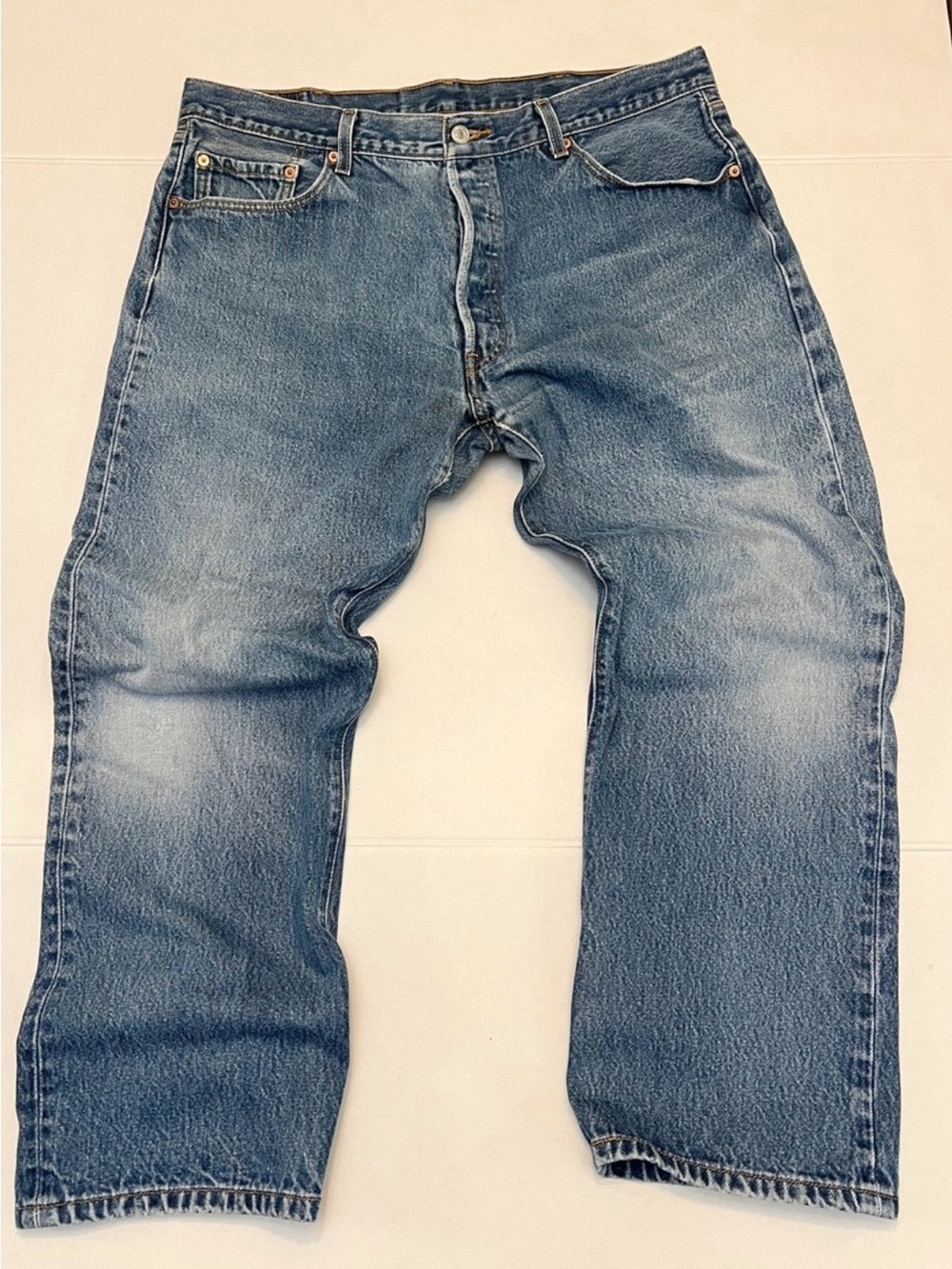 Y2K LEVI’S VINTAGE DISTRESSED DENIM 501 STRAIGHT LEG JEANS RED BATWING LOGO
